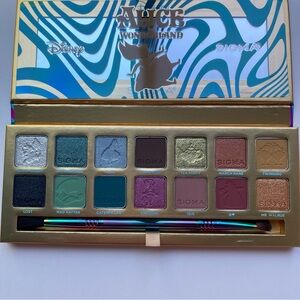 NEW Disney Sigma Alice in Wonderland Eyeshadow Palette